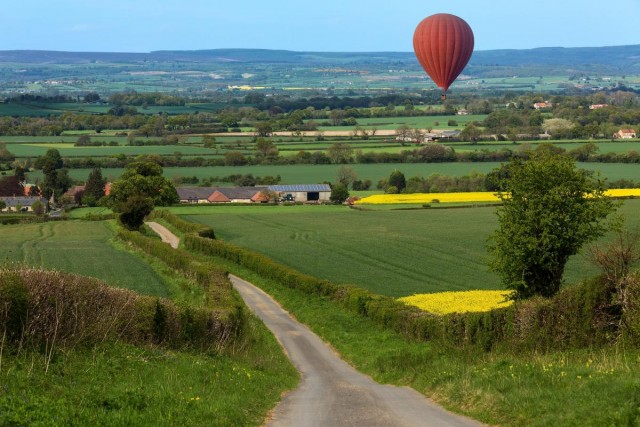 Hot air Balloon near Fryton | Photo by Steve Allen